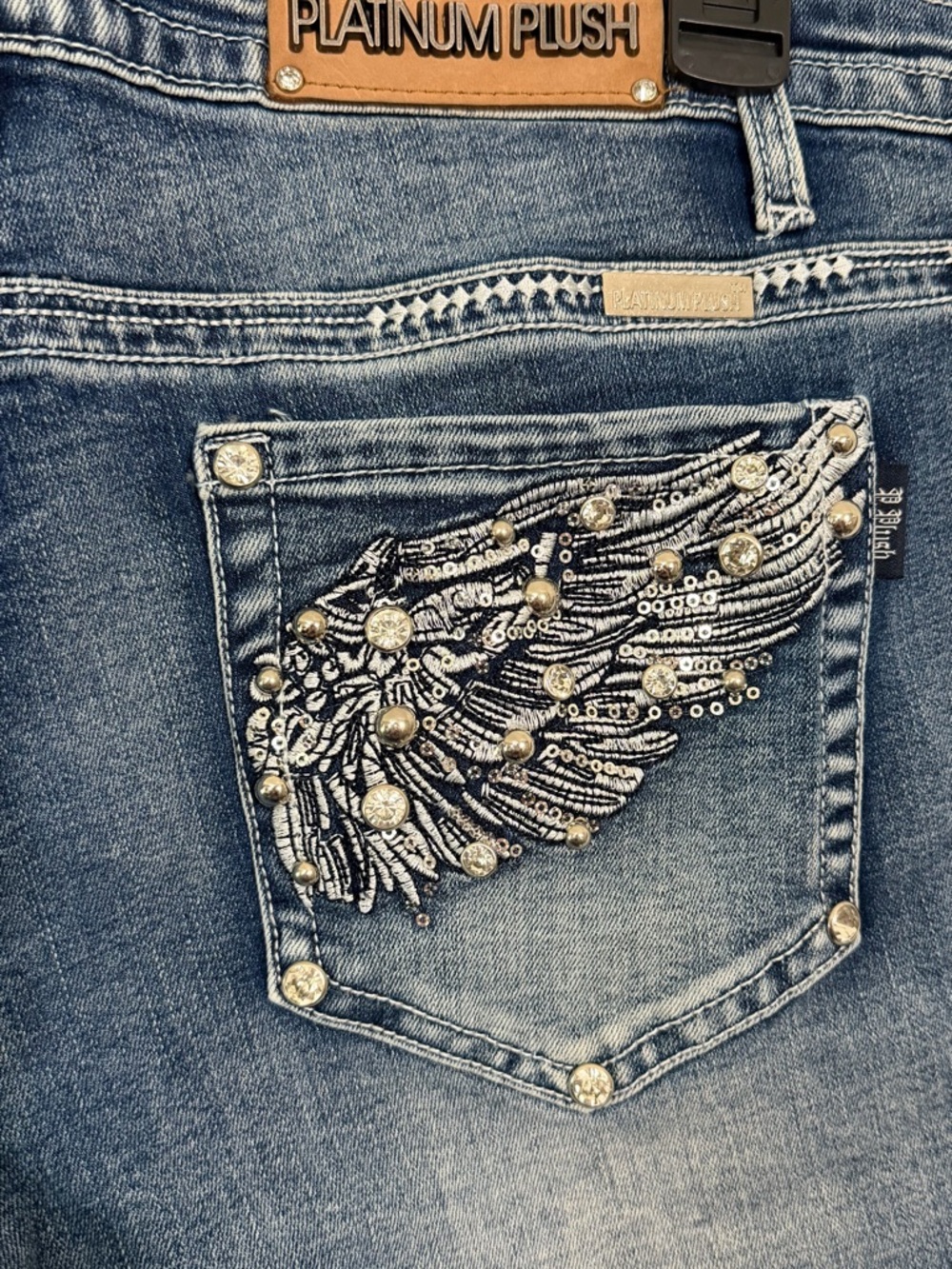 Platinum Plush Denim Jean Shorts XL Studded Wing Bling Y2K Wing Pocket Stretch - Picture 5 of 8